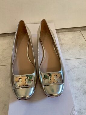 Tory Burch Gold Metallic Leather Slip on T Shoes Size 9M ~NEW